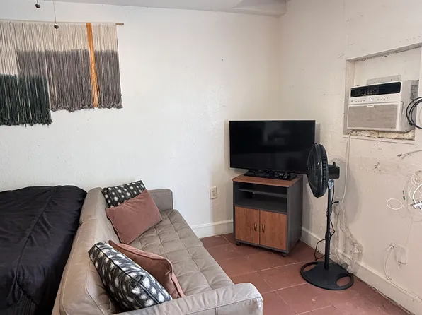 112 Newton Rd, Hollywood, FL 33023