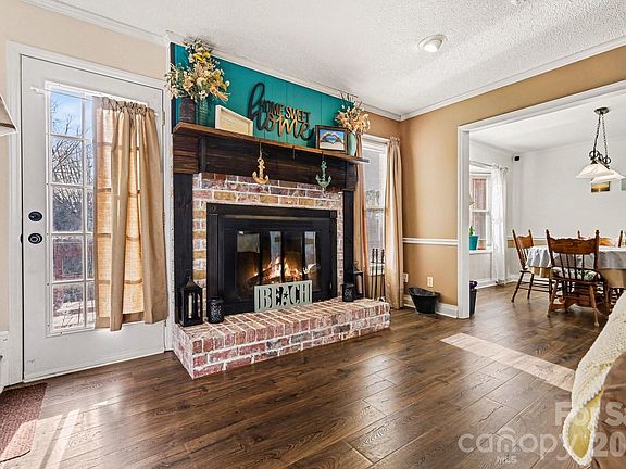 3rd image of 1162 Crestmont Dr