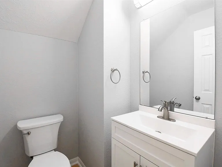 815 Robins Way — Photo 10