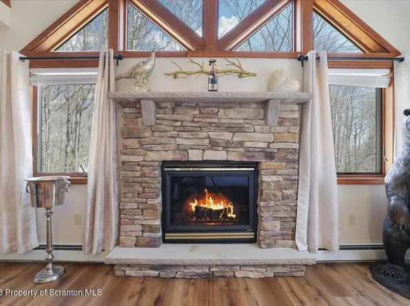 74 Mildred Dr, Gouldsboro, PA 18424