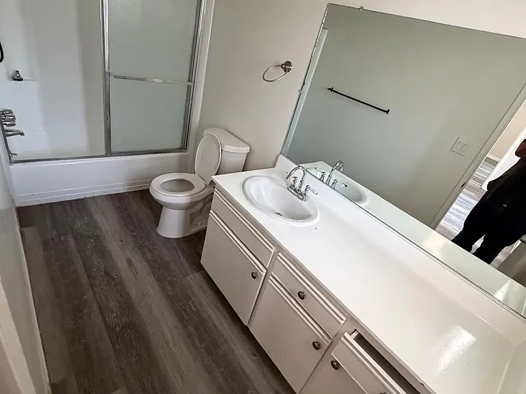 5354 Yarmouth Ave — Photo 11