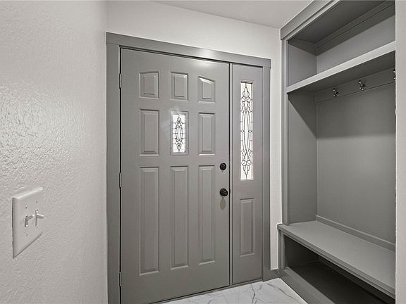 5th image of 8 Eleanor Ln