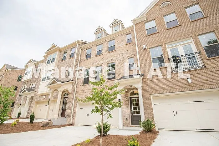 4 bed, 3.5 bath, 2400 sqft, $3,699 — Photo 3
