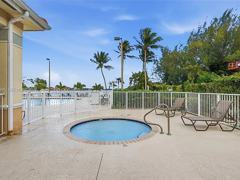 1428 SW 47th Ave — Photo 44