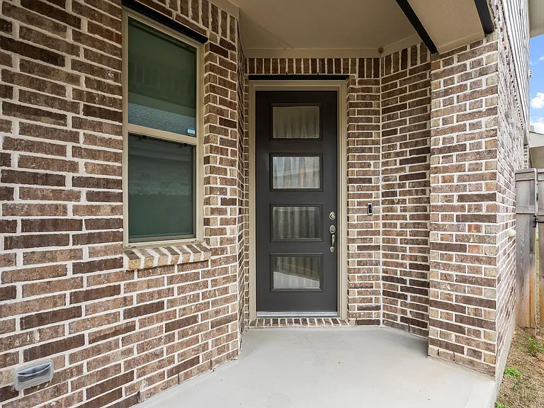 4106 Sherman Oak Ln — Photo 4