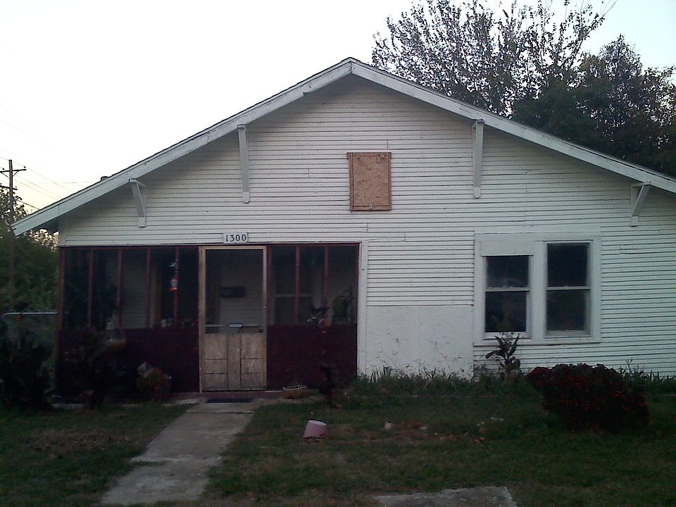 1st image of 1300 S Okfuskee Ave
