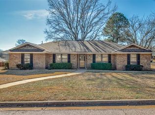 4040 Crescent Valley Cir, Denison, TX 75020