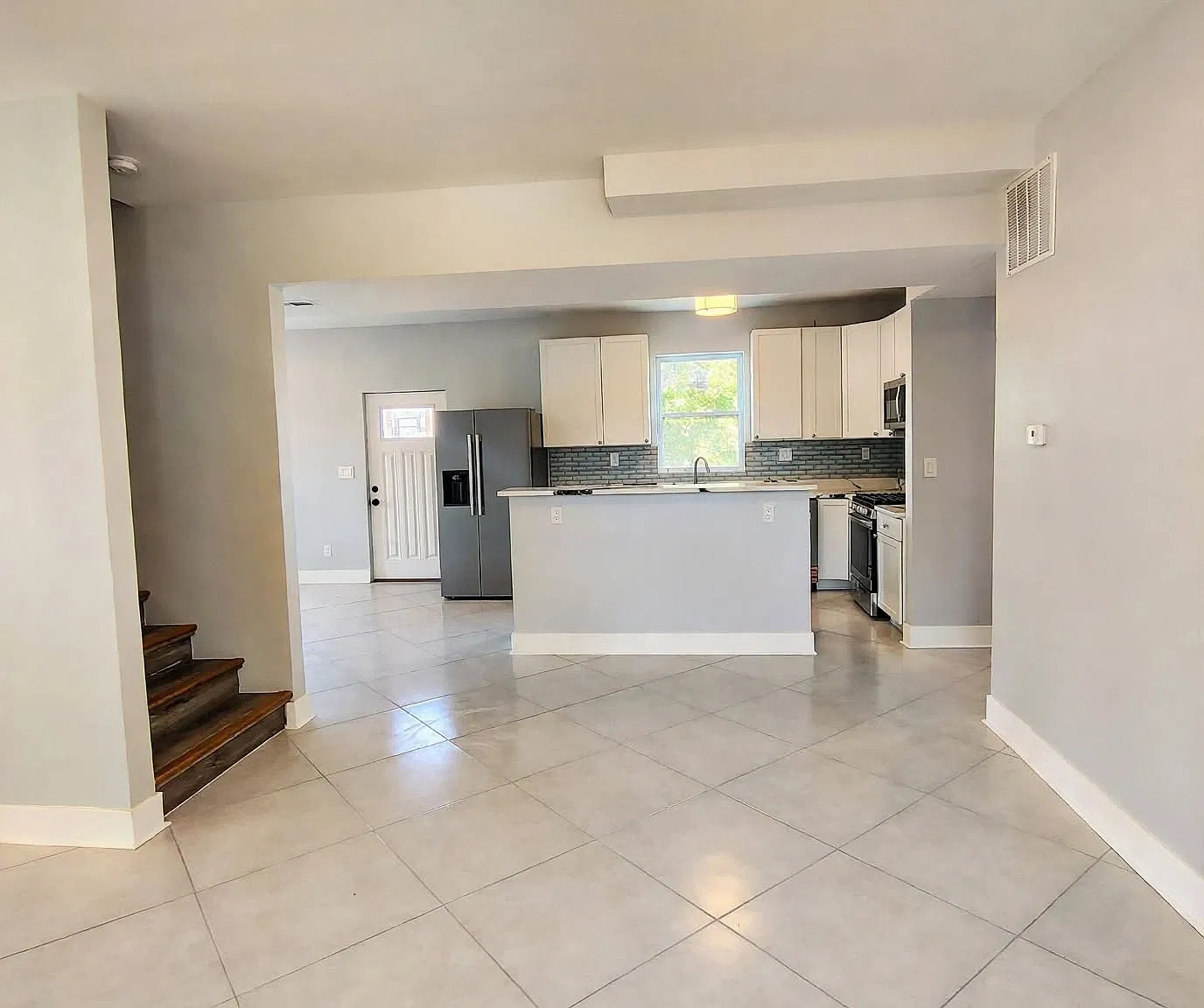 3 bed, $2,000 — Photo 4