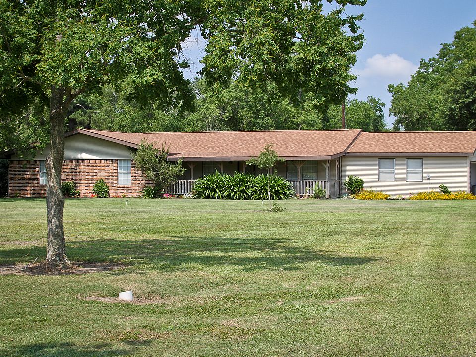 2nd image of 944 Yorkshire Dr