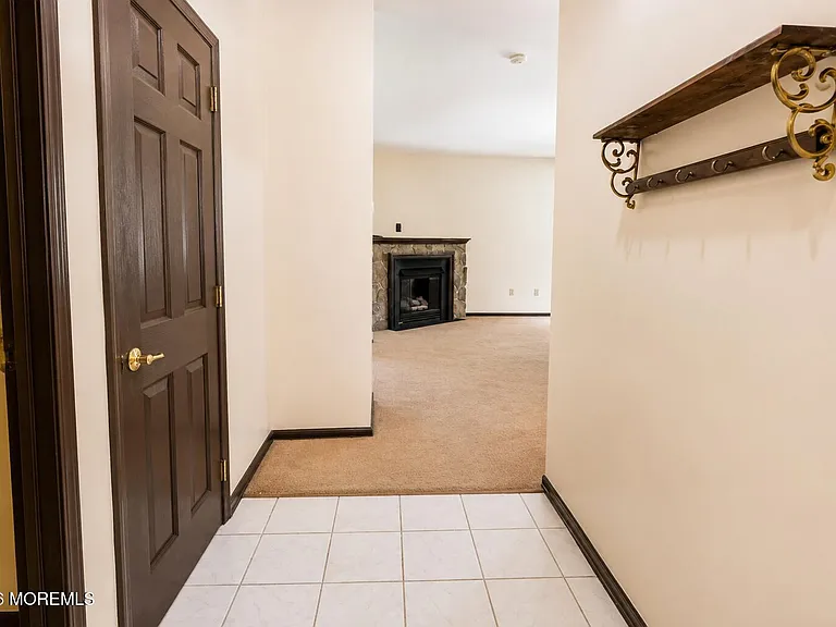 526 Saint Andrews Pl — Photo 2
