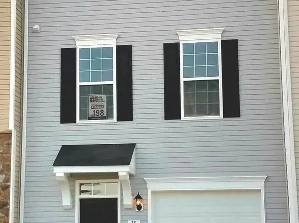 22 Newgate Ct, Falling Waters, WV 25419