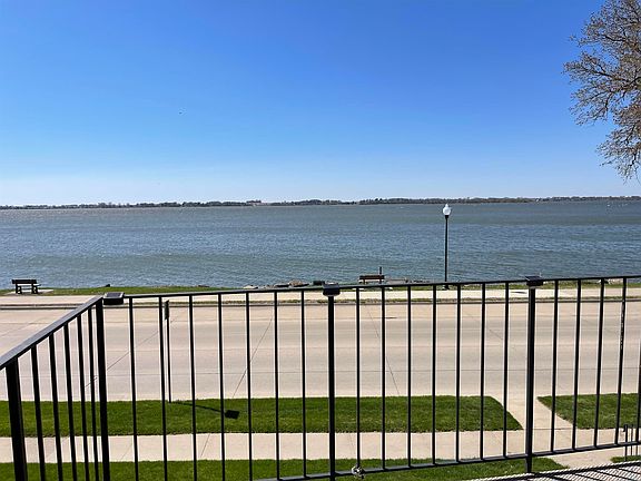 4th image of 901 E Lakeshore Dr #6