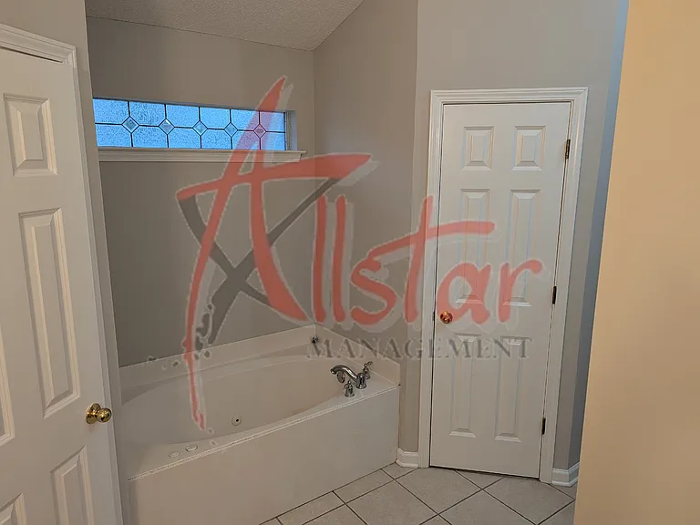 947 Clubhouse Dr — Photo 6