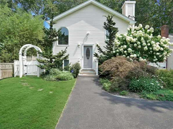 9 Shell, Hampton Bays, NY 11946