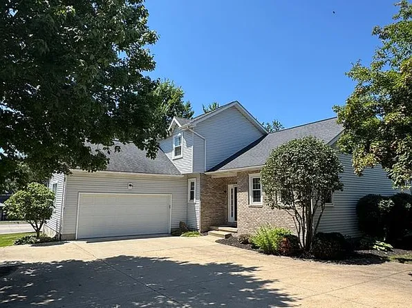 5479 Cable Point Cir NW, Canton, OH 44718