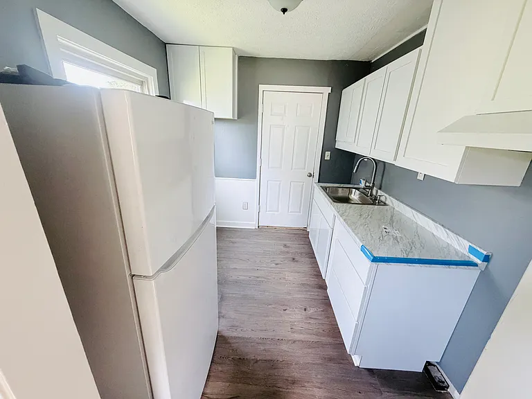 978 Kelly Ave — Photo 4