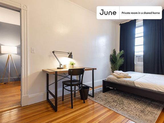 3rd image of 452 Hanover St #B