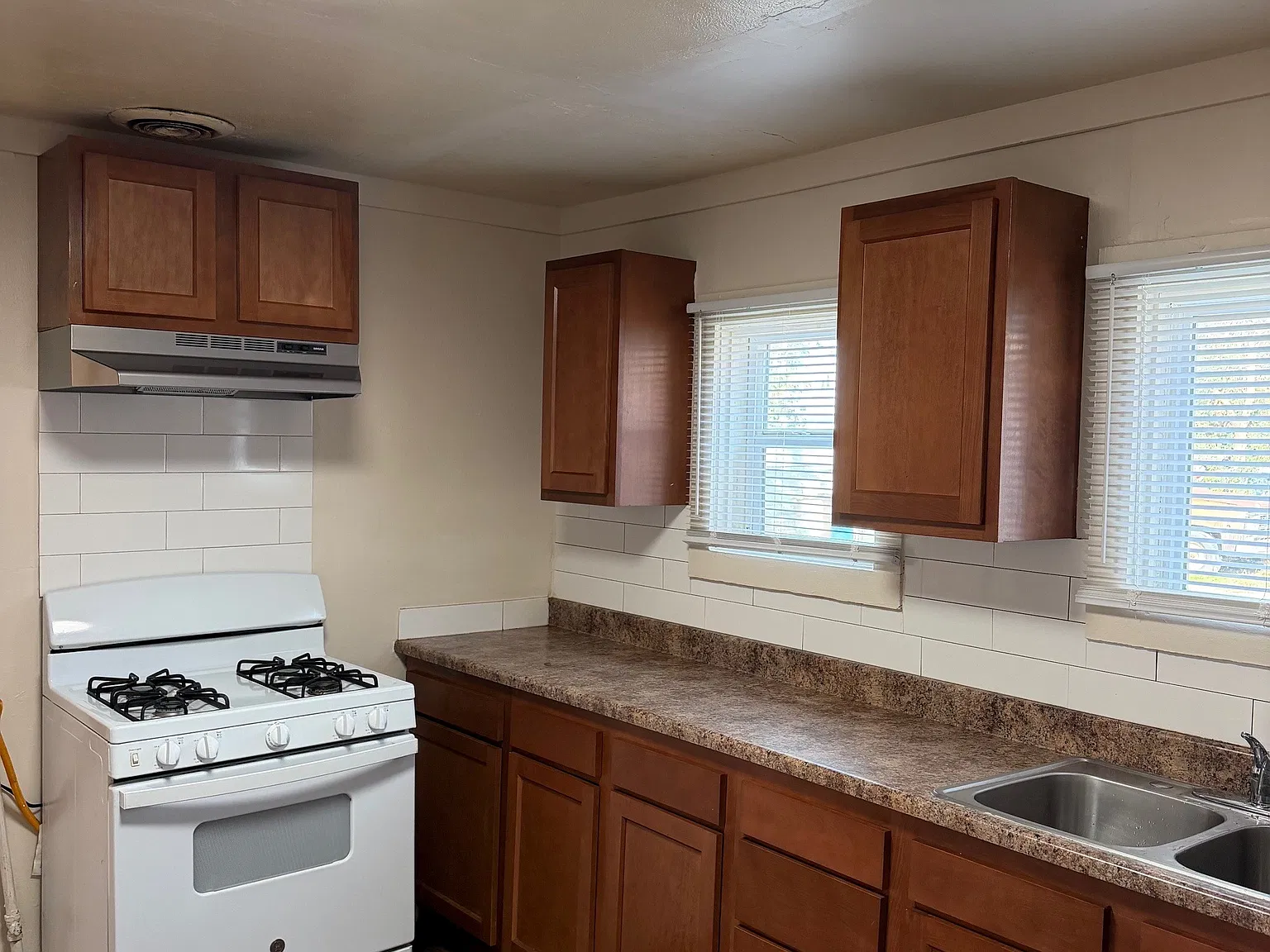 1 bed, $895 — Photo 2