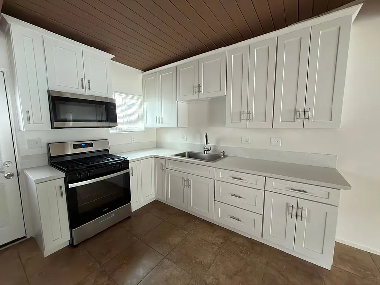 2225 Pacific Ave — Photo 3