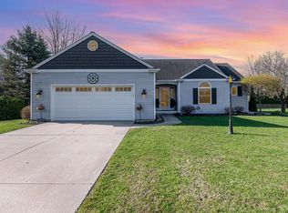 300 Colorado Ridge Dr, Hemlock, MI 48626