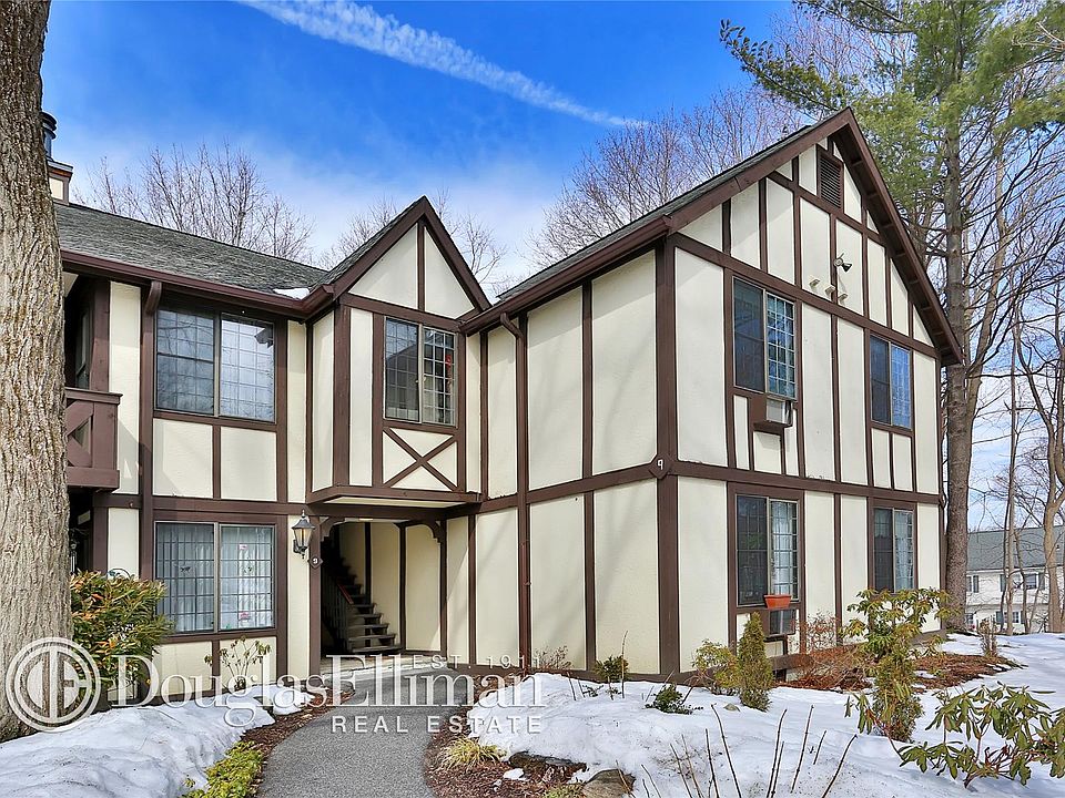 1st image of 98 Tudor Ct