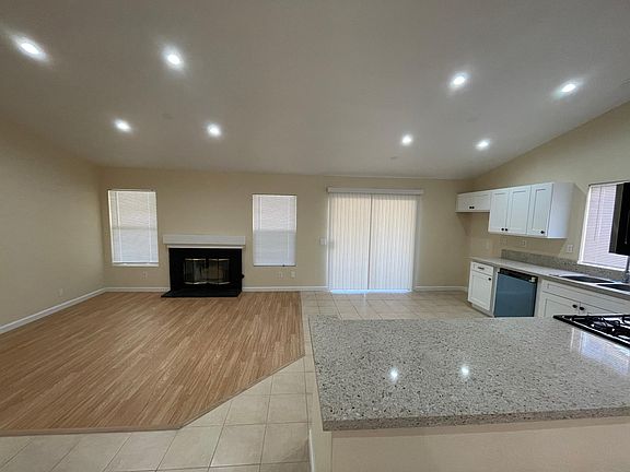 5th image of 14468 Columbia Ct
