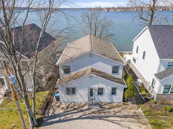 11523 N Crowdale Dr, Syracuse, IN 46567