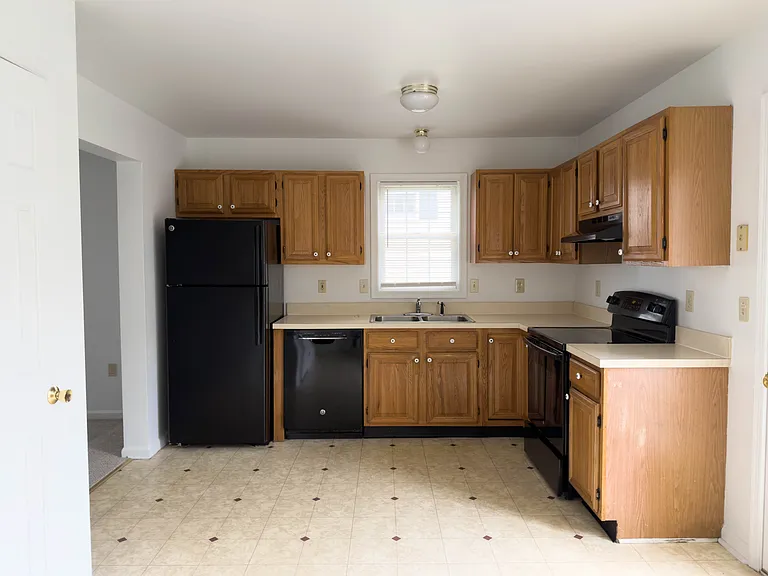 80 Diller Ave #4 — Photo 6
