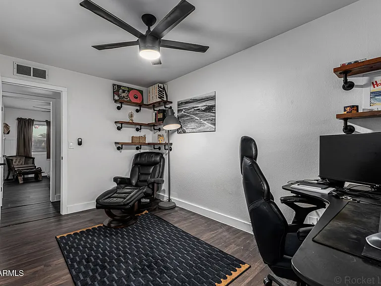 2200 N Los Altos Dr — Photo 22