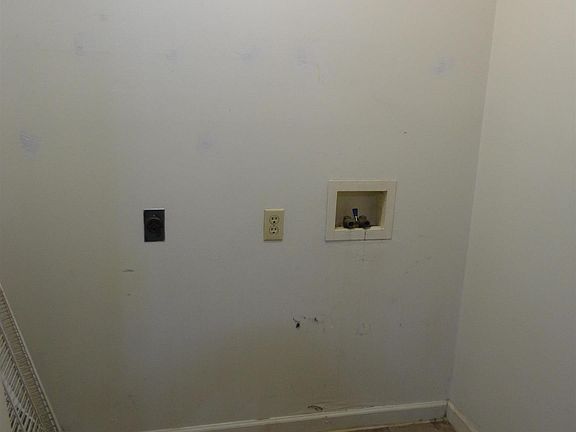 5th image of 300 & 302 Yockey Est