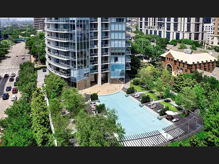 2900 McKinnon St #804 — Photo 39