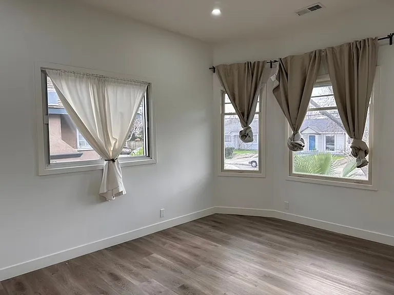 1160 Sherman St — Photo 4