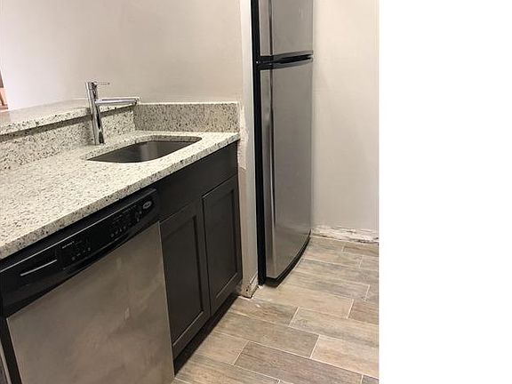 5th image of 618 Meadows Cir #618