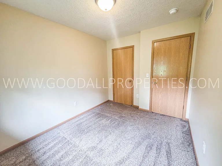 409 S Hazel St — Photo 12