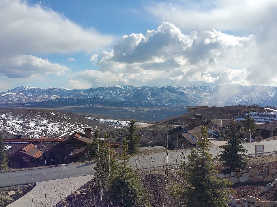 2nd image of 8916 N Mountain Crest Rd