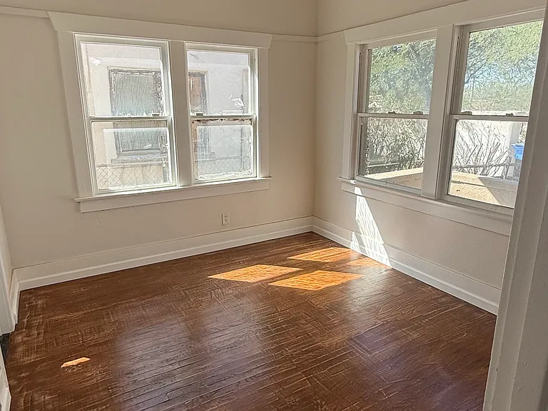 110 N Tyndall Ave — Photo 3