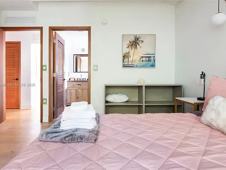 524 Oleander Dr — Photo 32