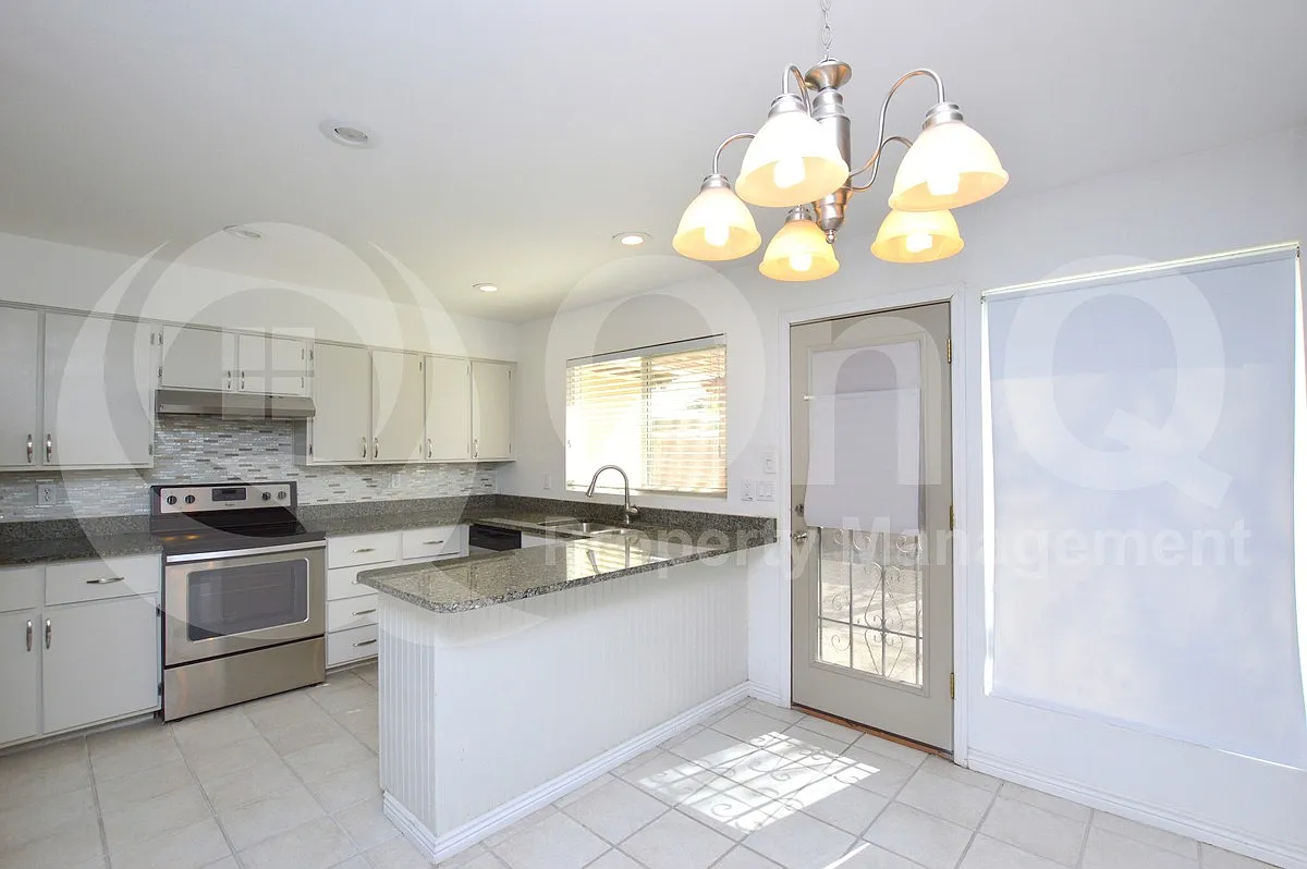 3 bed, 2.0 bath, 1204 sqft, $2,150 — Photo 4