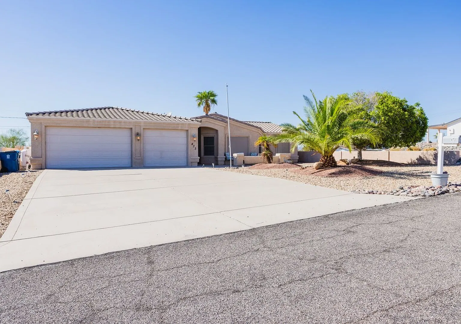 Private Desert Retreat! Vacation Home w/ a Pool & 3 Car Garage — Photo 1