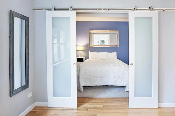 Sold by R New York | media 13