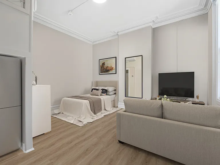 23 Russell Ave — Photo 3