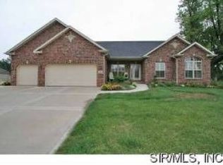 300 W Country Ln, Collinsville, IL 62234