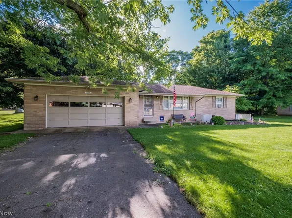 13791 Amodio Ave NW, Uniontown, OH 44685