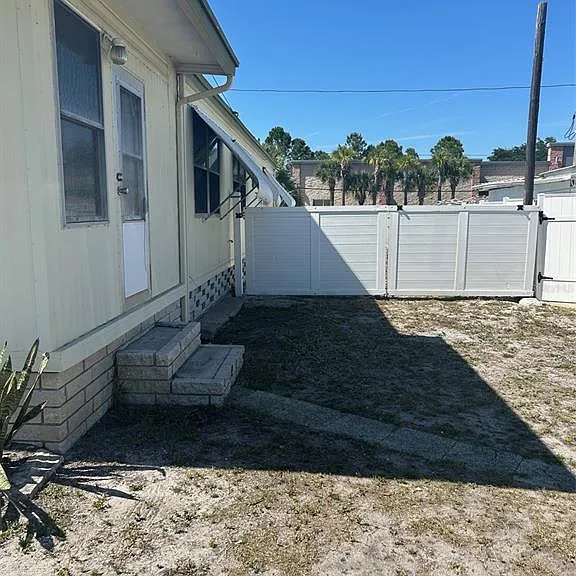 2574 Arbelia St — Photo 17
