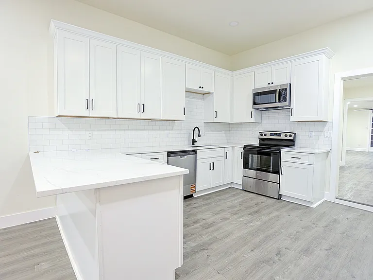 535 Austin St — Photo 13