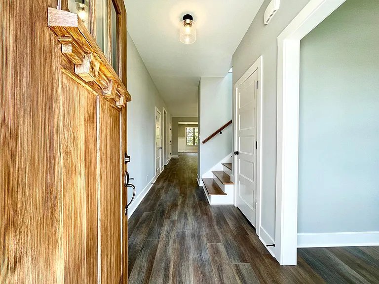 141 Cottage Ln — Photo 3