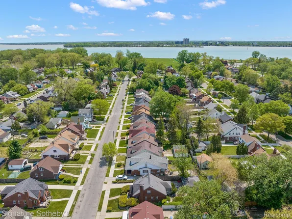 275 Eastlawn St, Detroit, MI 48215