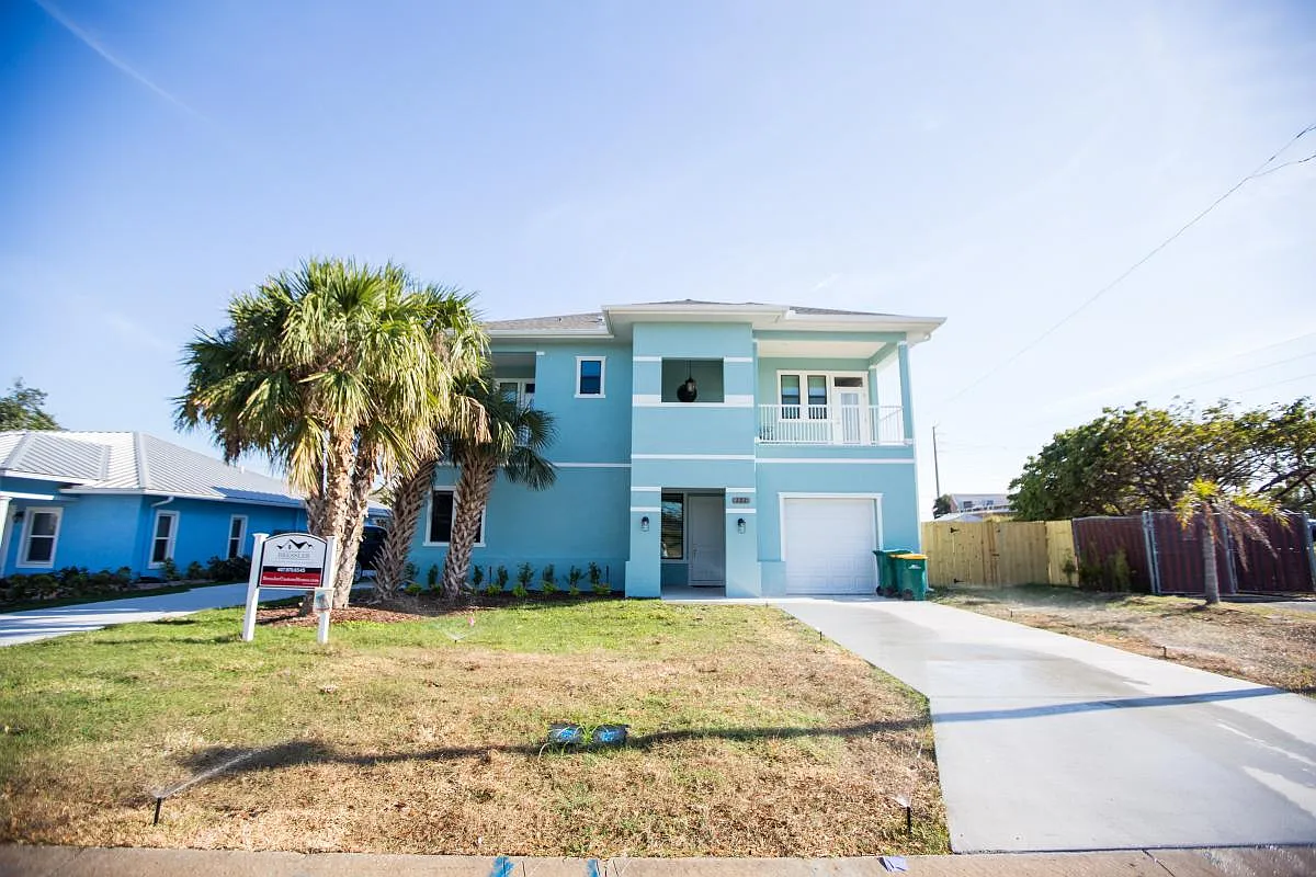 3 bed, 3.5 bath, 2000 sqft, $3,250 — Photo 1
