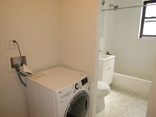 Rented by Kian Realty | media 40