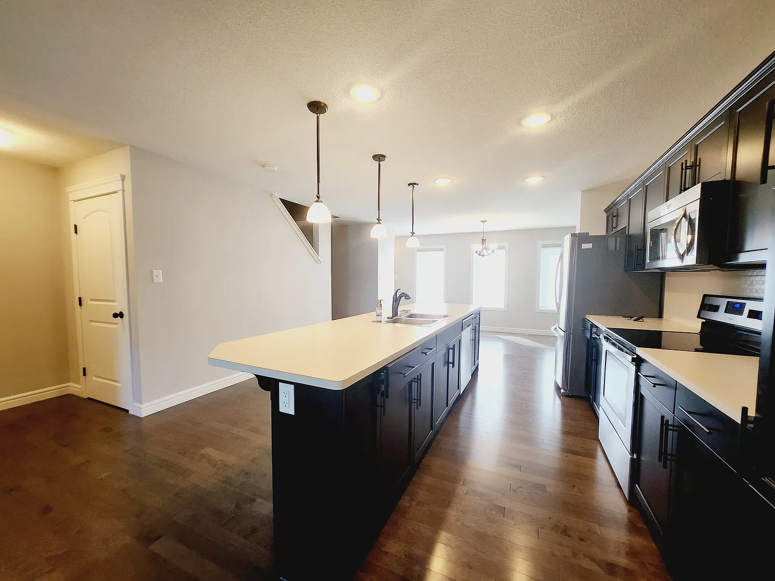2265 Casey Crescent SW — Photo 4